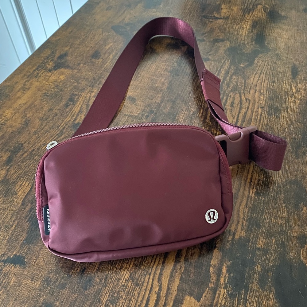 lululemon athletica Mini Bag in Burgundy